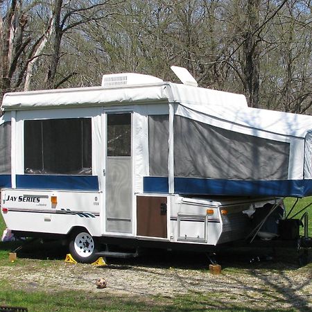 Private Rv Hotel Hartford Exterior photo