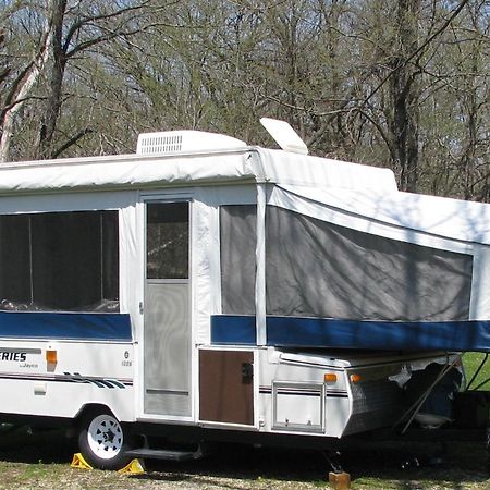 Private Rv Hotel Hartford Exterior photo